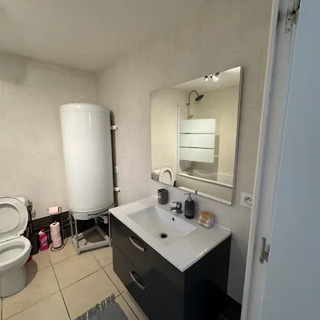 Maison Confort-parking Gratuit- Wifi Gratuit-proche Du Centre-ville- Troyes Apartment Les Noes-pres-Troyes